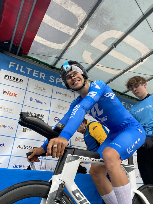 aero bar position on time trial bike